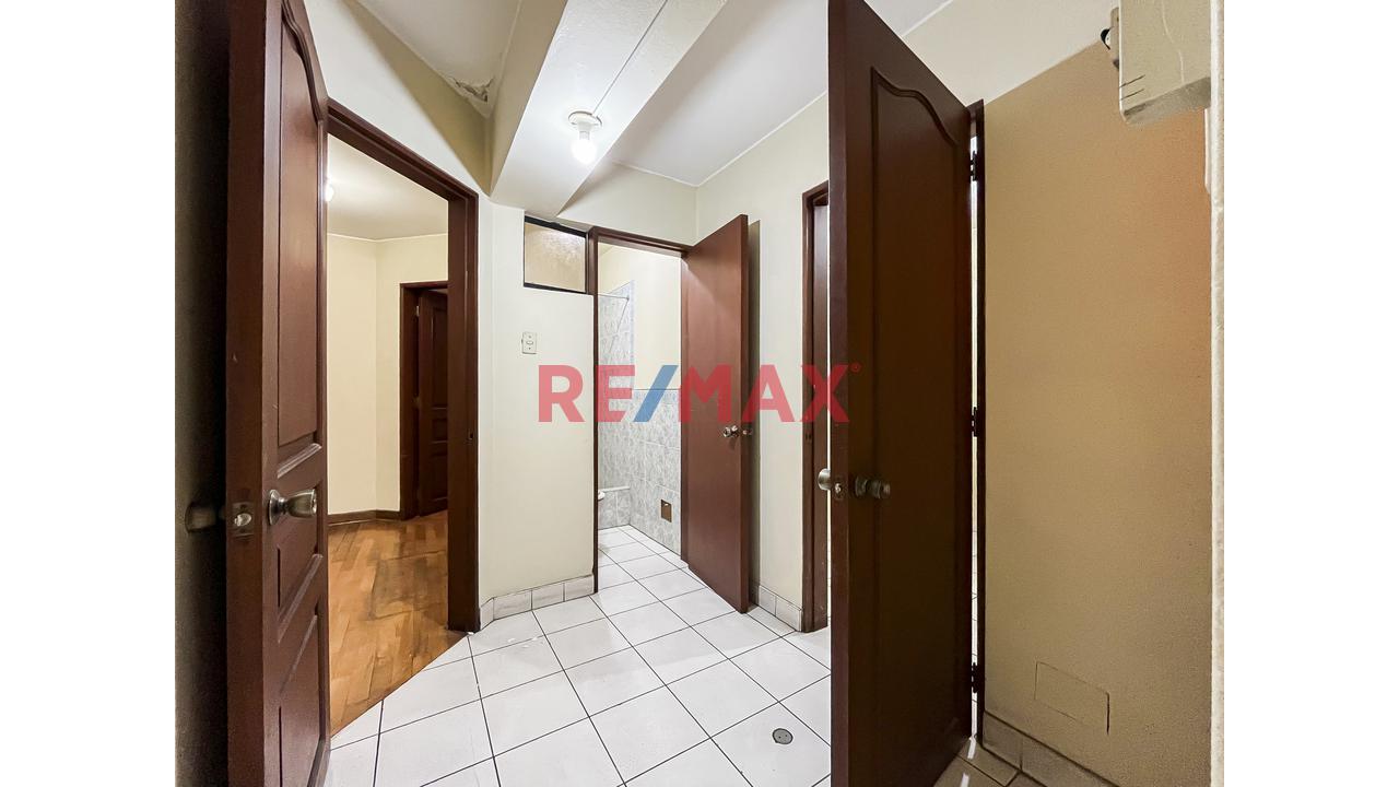 Se Vende Dpto Flat Frente A Parque                                    Primer Piso Elevado                       Santiago De Surco (Urb. Valle Hermoso) — foto 14