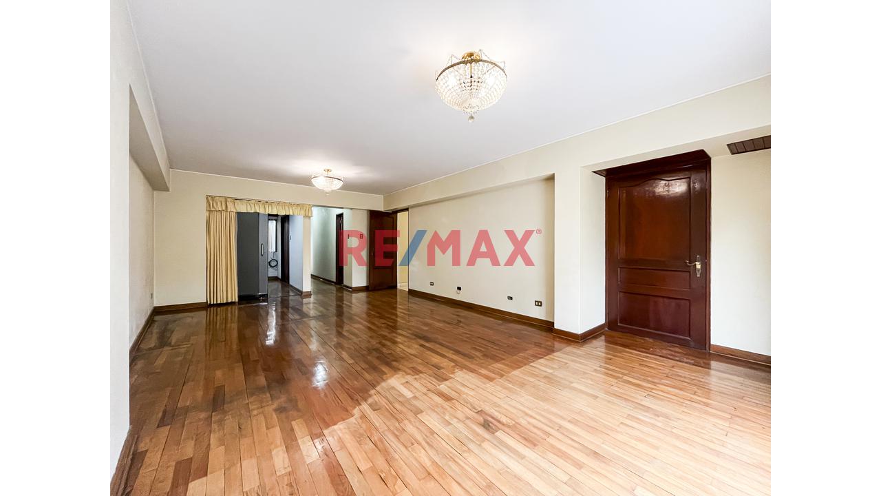 Se Vende Dpto Flat Frente A Parque                                    Primer Piso Elevado                       Santiago De Surco (Urb. Valle Hermoso) — foto 5