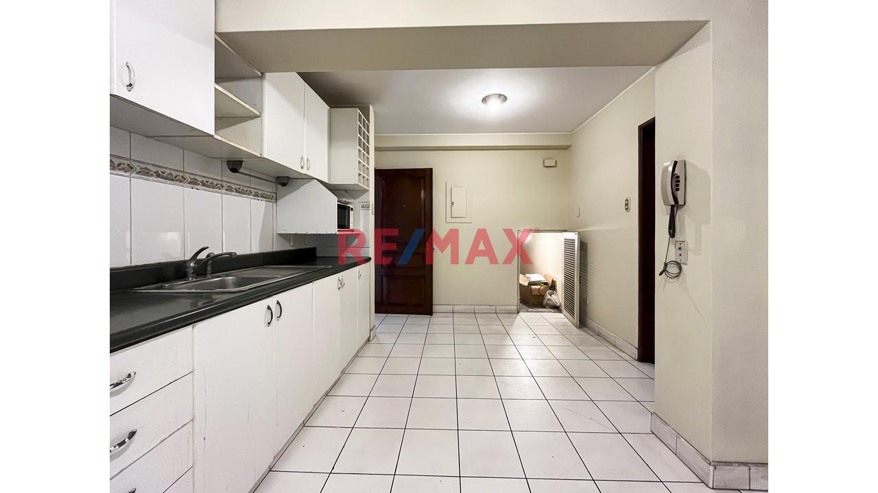 Se Vende Dpto Flat Frente A Parque                                    Primer Piso Elevado                       Santiago De Surco (Urb. Valle Hermoso) — foto 9