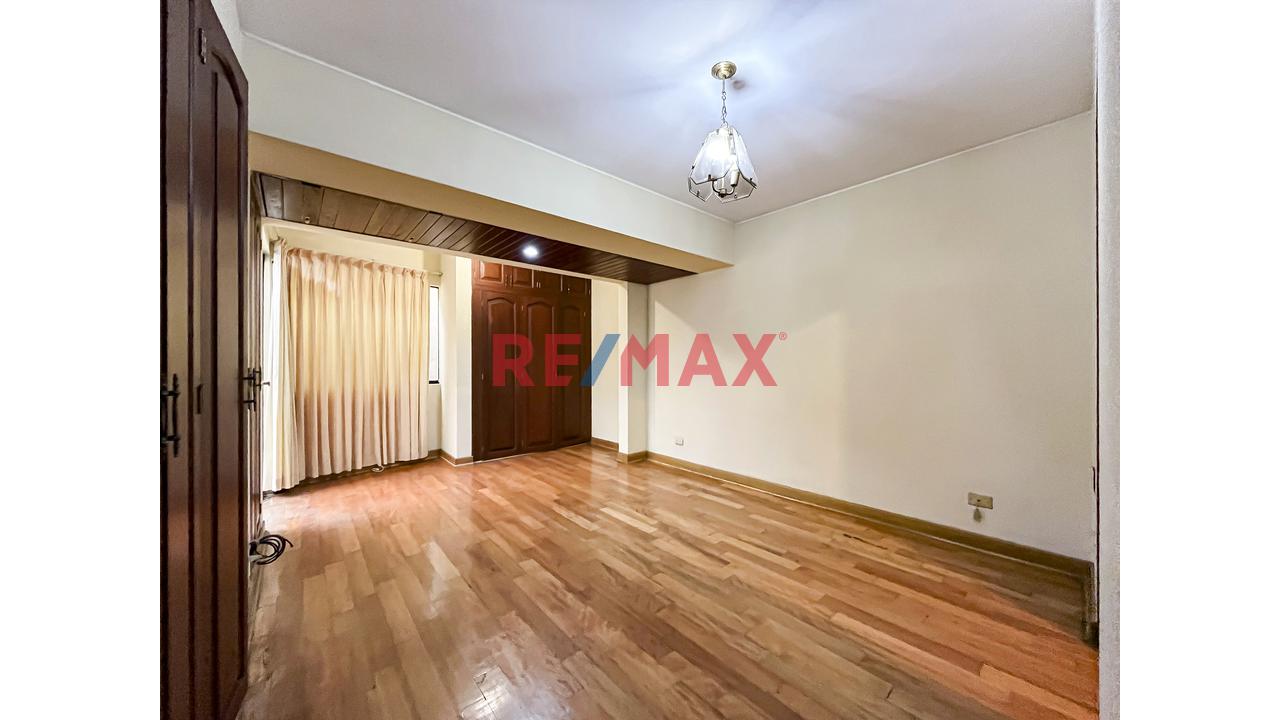 Se Vende Dpto Flat Frente A Parque                                    Primer Piso Elevado                       Santiago De Surco (Urb. Valle Hermoso) — foto 10