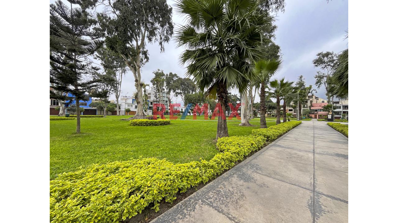 Se Vende Dpto Flat Frente A Parque                                    Primer Piso Elevado                       Santiago De Surco (Urb. Valle Hermoso) — foto 13