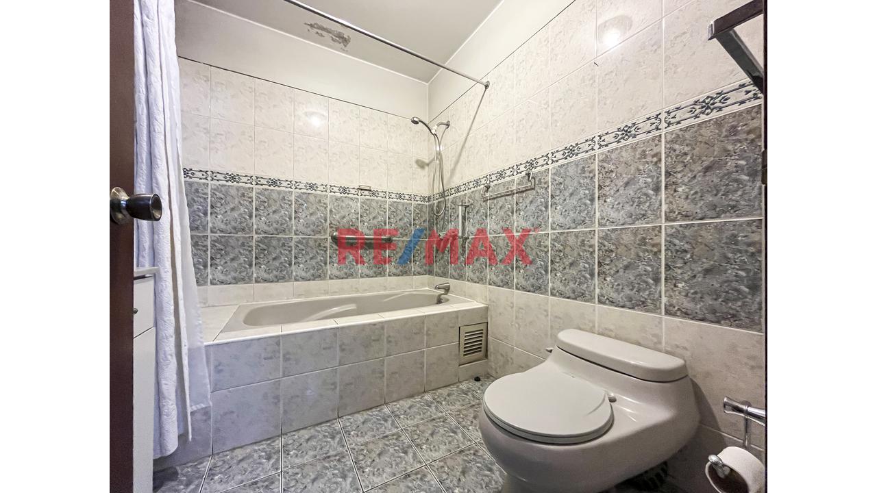 Se Vende Dpto Flat Frente A Parque                                    Primer Piso Elevado                       Santiago De Surco (Urb. Valle Hermoso) — foto 12