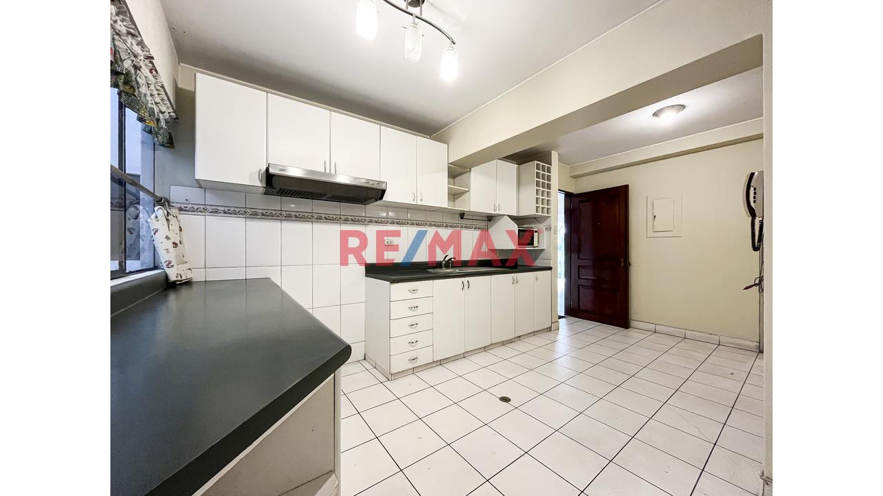 Se Vende Dpto Flat Frente A Parque                                    Primer Piso Elevado                       Santiago De Surco (Urb. Valle Hermoso) — foto 7