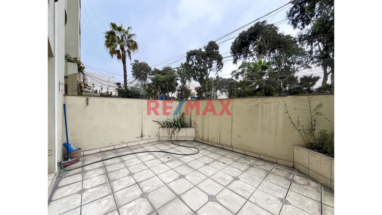 Se Vende Dpto Flat Frente A Parque                                    Primer Piso Elevado                       Santiago De Surco (Urb. Valle Hermoso) — foto 4