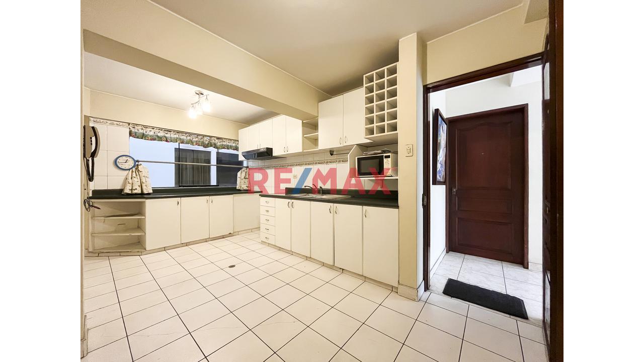 Se Vende Dpto Flat Frente A Parque                                    Primer Piso Elevado                       Santiago De Surco (Urb. Valle Hermoso) — foto 6