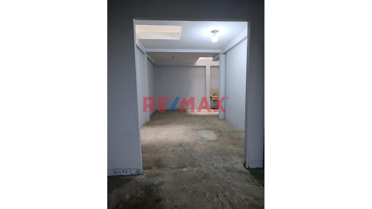Alquilo Local Comercial De 120 M2 - 8