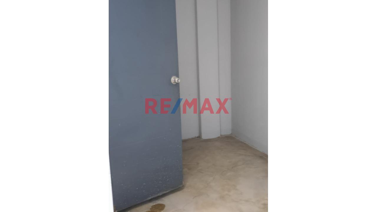Alquilo Local Comercial De 120 M2 - 4