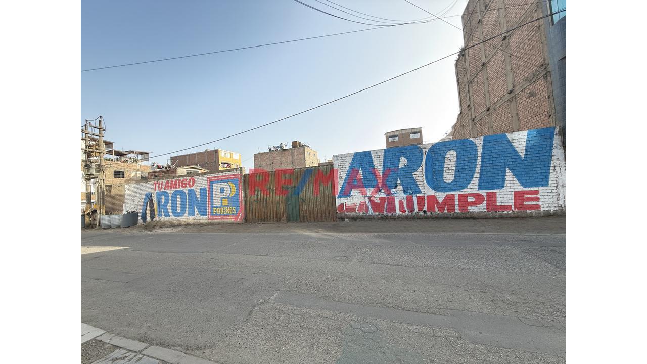 Venta De Terreno En Esquina En Ate De 850M2