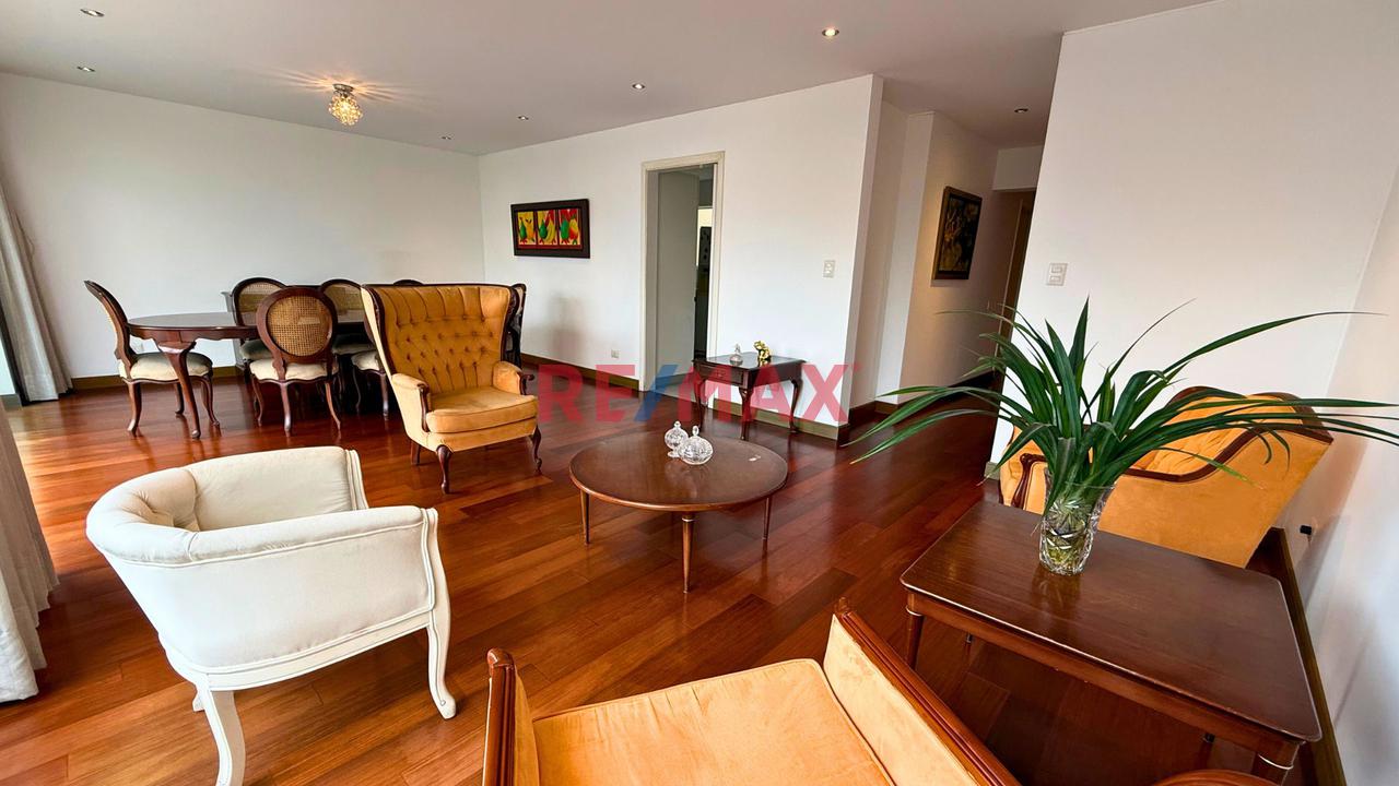 Gran Oportunidad En Surco – Amplio Departamento En Alonso De Molina A Precio Inmejorable