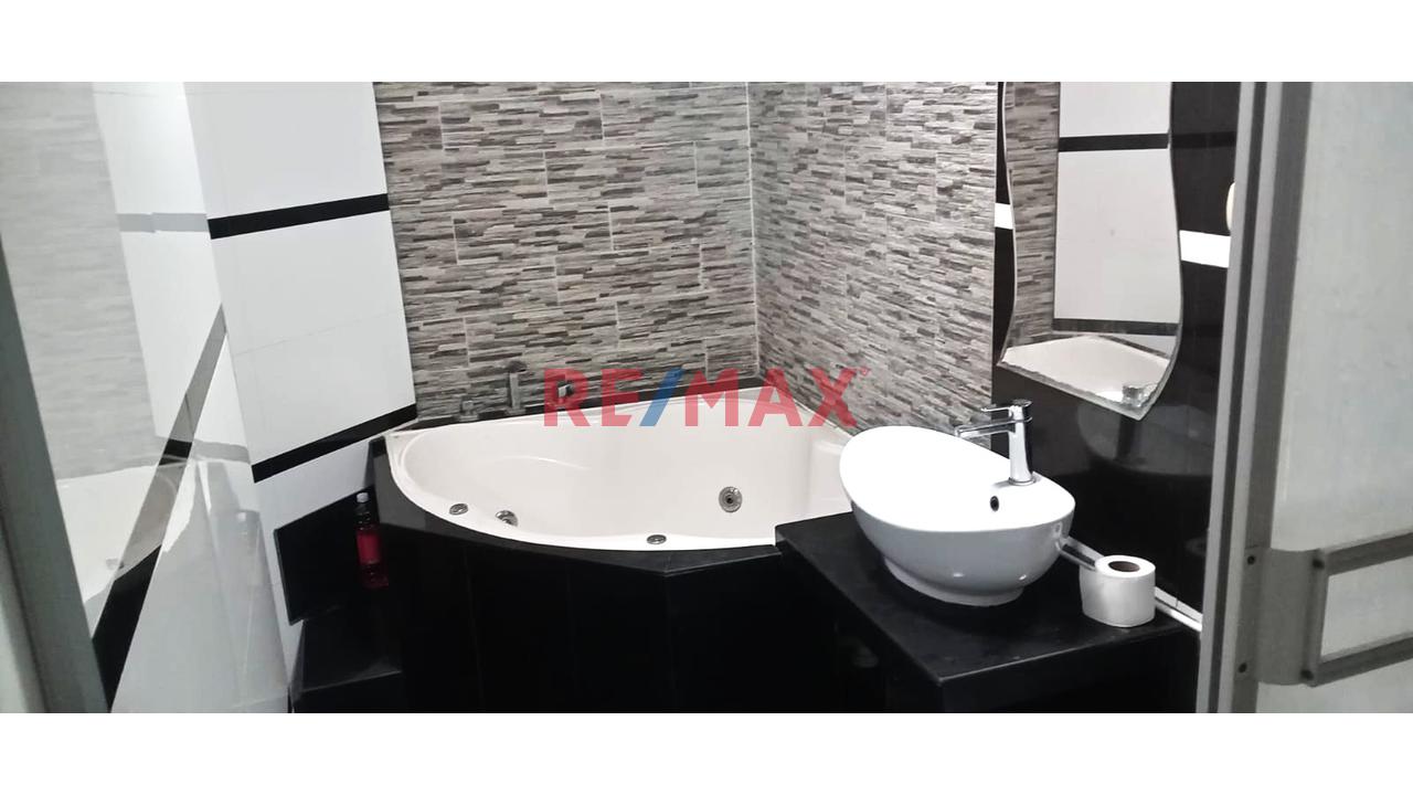Casa de 6 dormitorios y 3 baños ubicado en Pimentel Casa de 6 dormitorios y 3 baños ubicado en Pimentel