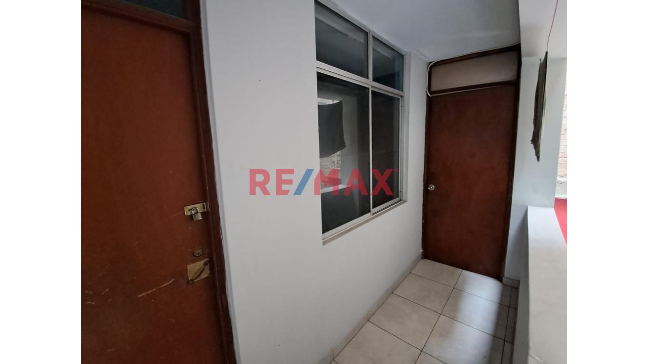 Casa de 9 dormitorios y 4 baños ubicado en San Juan De Miraflores Casa de 9 dormitorios y 4 baños ubicado en San Juan De Miraflores