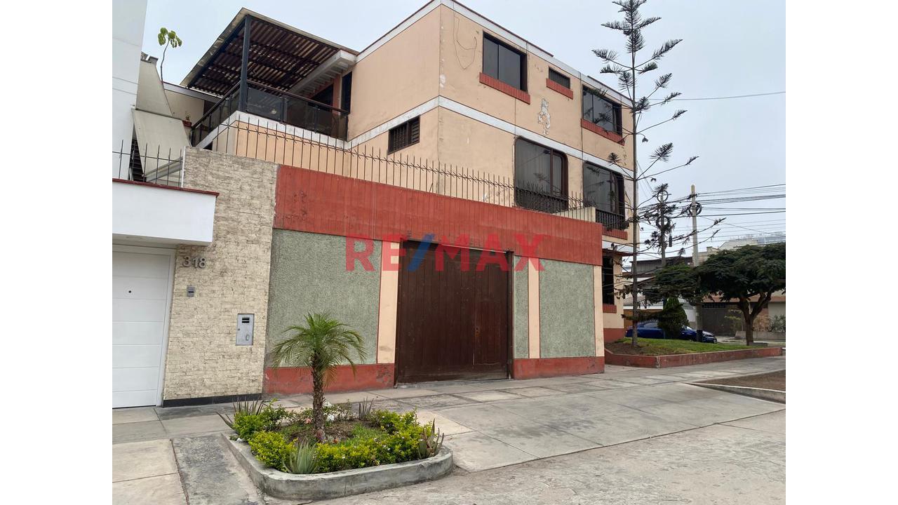 Vendo Cssa Como Tereno En Calle Los Petirrojos En San Isidro - 2
