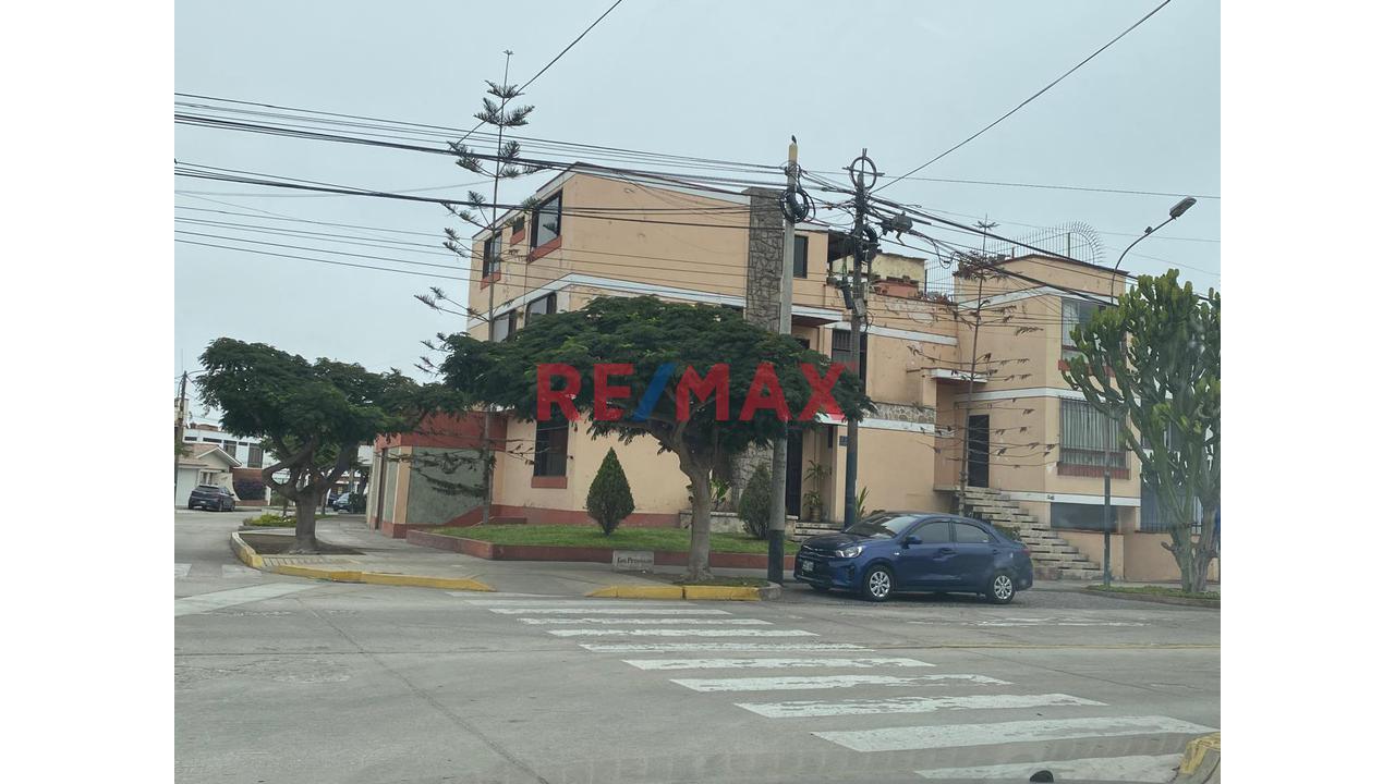 Vendo Cssa Como Tereno En Calle Los Petirrojos En San Isidro - 3