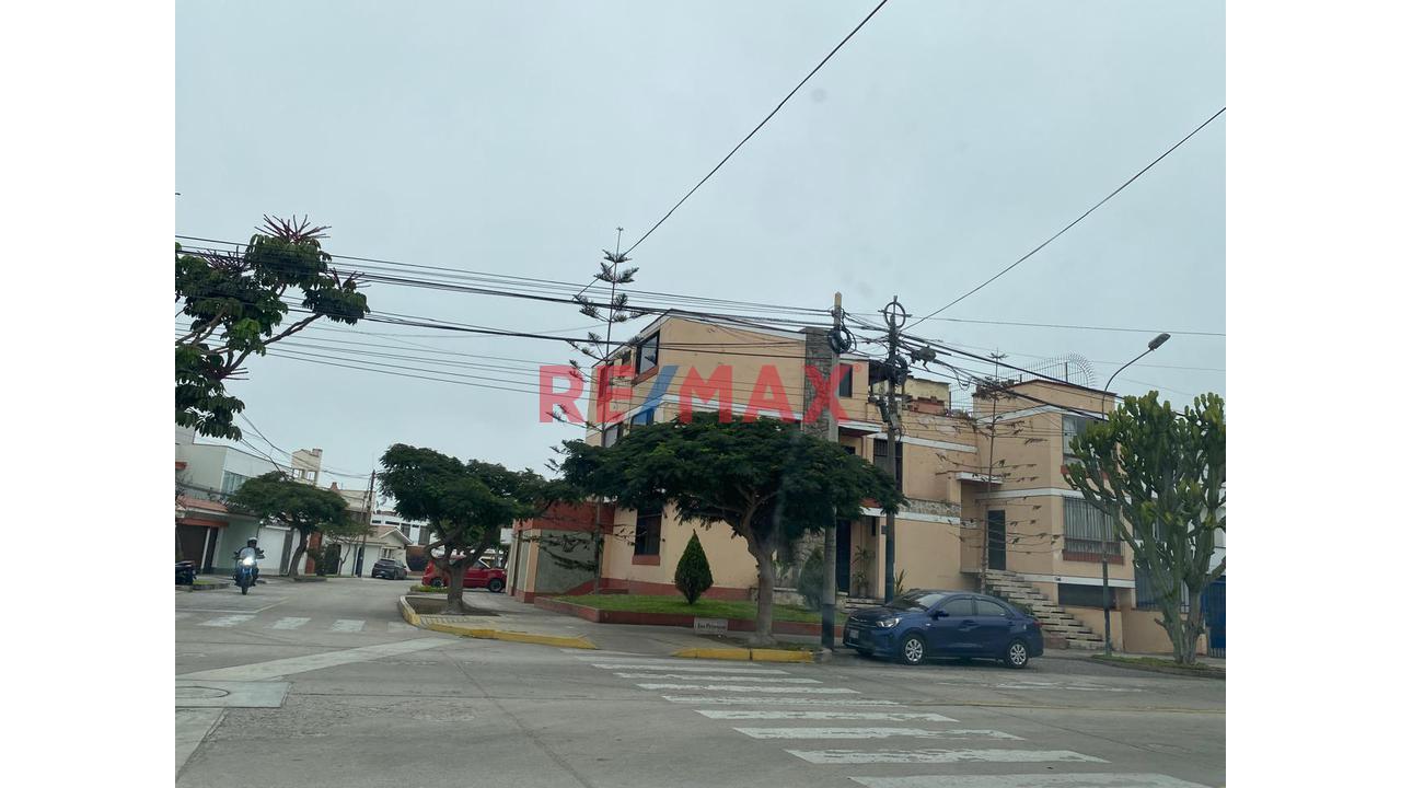 Vendo Cssa Como Tereno En Calle Los Petirrojos En San Isidro - 5