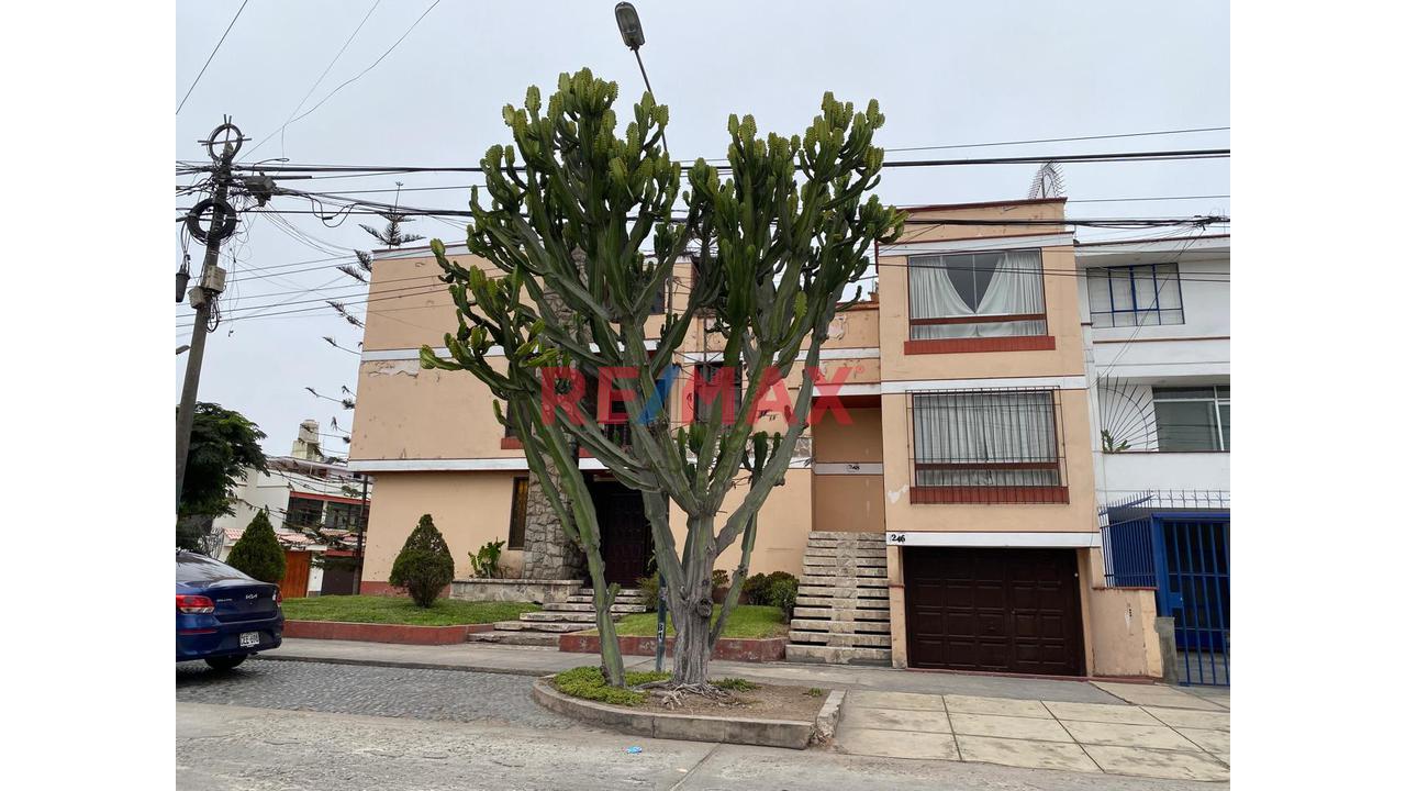 Vendo Cssa Como Tereno En Calle Los Petirrojos En San Isidro - 7