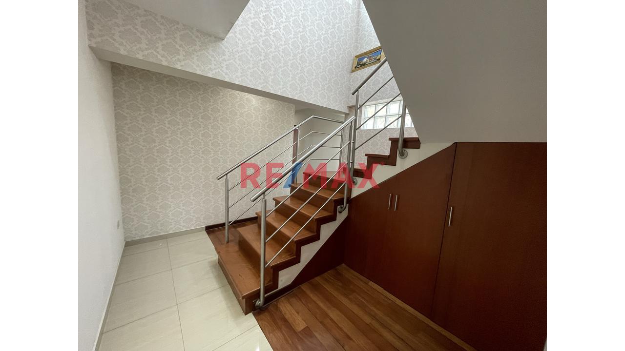 Exquisito Dúplex En Francisco De Cuéllar – Santiago De Surco, Cerca A Colegios Con Piscina Privada — foto 9