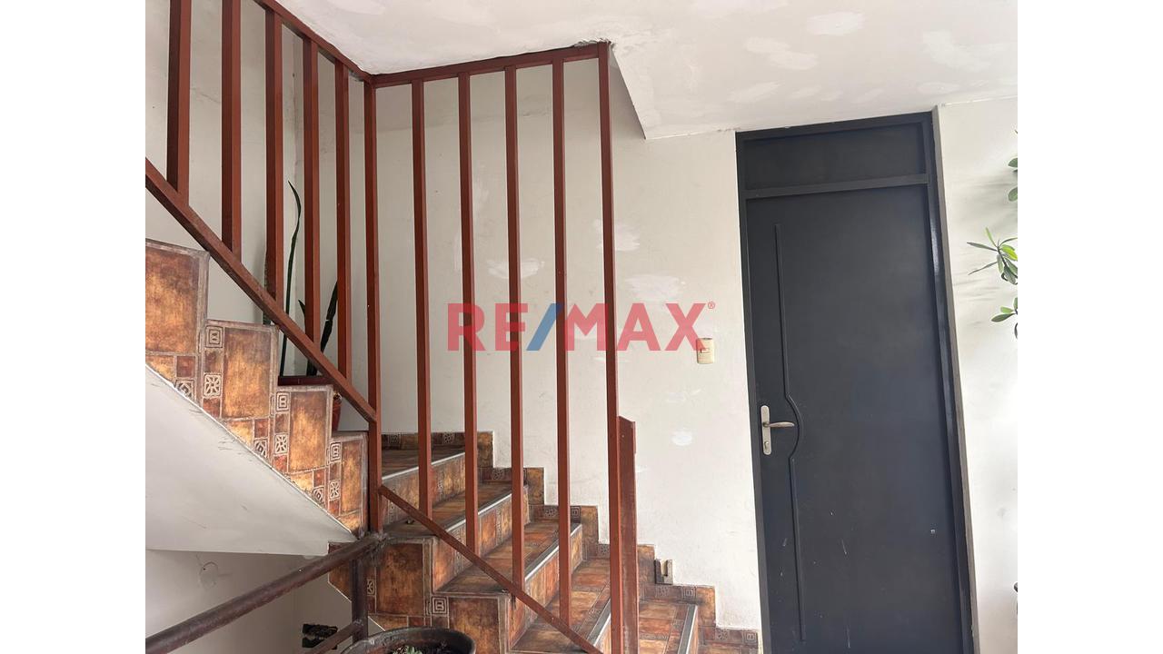 Vendo Piso Completo Con Triple Potencial De Renta En Esquina De Av. Alfredo Mendiola, San Martín De Porres. — foto 3