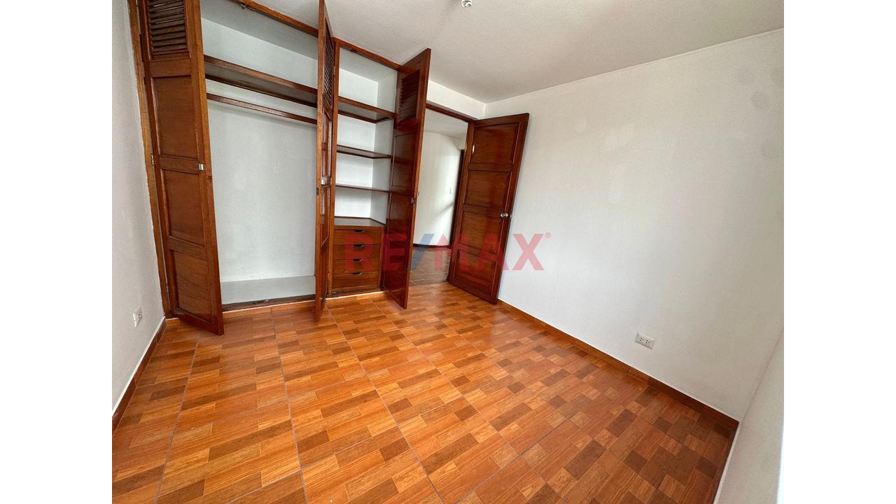Alquilo Duplex 368 M2, Av. Guardia Civil San Isidro, 4 Habitaciones, 4 Baños, 2 Cocheras, 1 Deposito, Dos Terrazas Amplias Vsta A La C Alle Y Posterior, Habitaciones Amobladas, Excelente Vista Externa - 6
