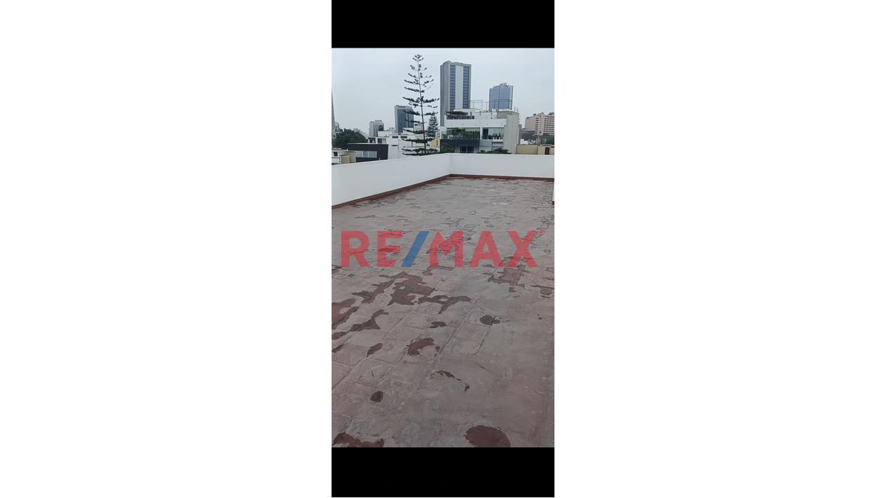 Alquilo Duplex 368 M2, Av. Guardia Civil San Isidro, 4 Habitaciones, 4 Baños, 2 Cocheras, 1 Deposito, Dos Terrazas Amplias Vsta A La C Alle Y Posterior, Habitaciones Amobladas, Excelente Vista Externa - 3