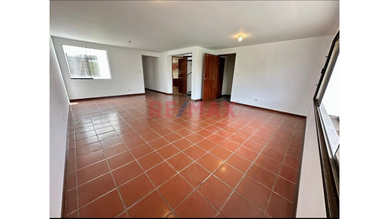 Alquilo Duplex 368 M2, Av. Guardia Civil San Isidro, 4 Habitaciones, 4 Baños, 2 Cocheras, 1 Deposito, Dos Terrazas Amplias Vsta A La C Alle Y Posterior, Habitaciones Amobladas, Excelente Vista Externa - 10