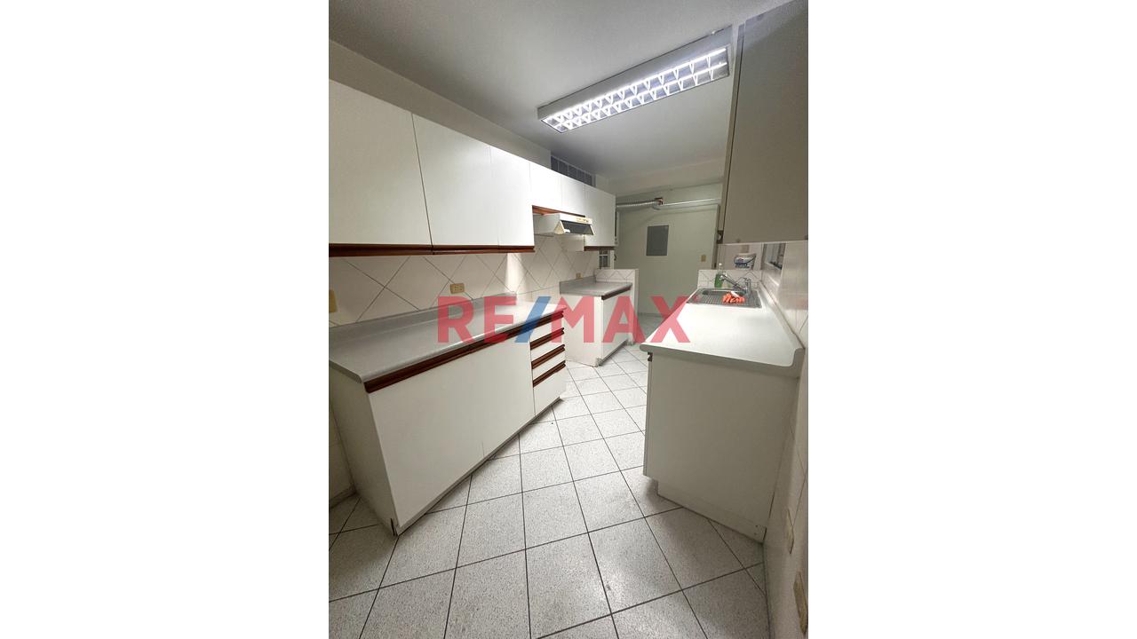 Vendo Departamento En Primer Piso Frente Al Pentagonito 235.4 M2 (04 Cocheras) — foto 8