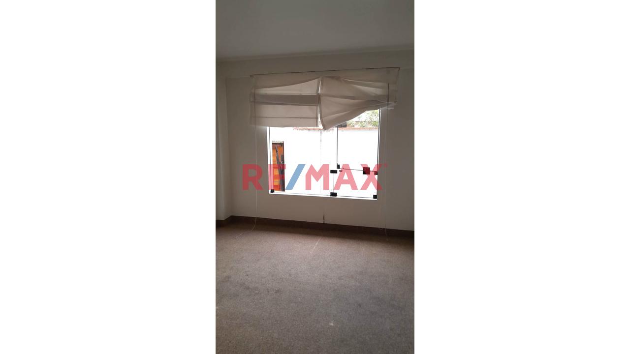 Vendo Departamento En Primer Piso Frente Al Pentagonito 235.4 M2 (04 Cocheras) — foto 4