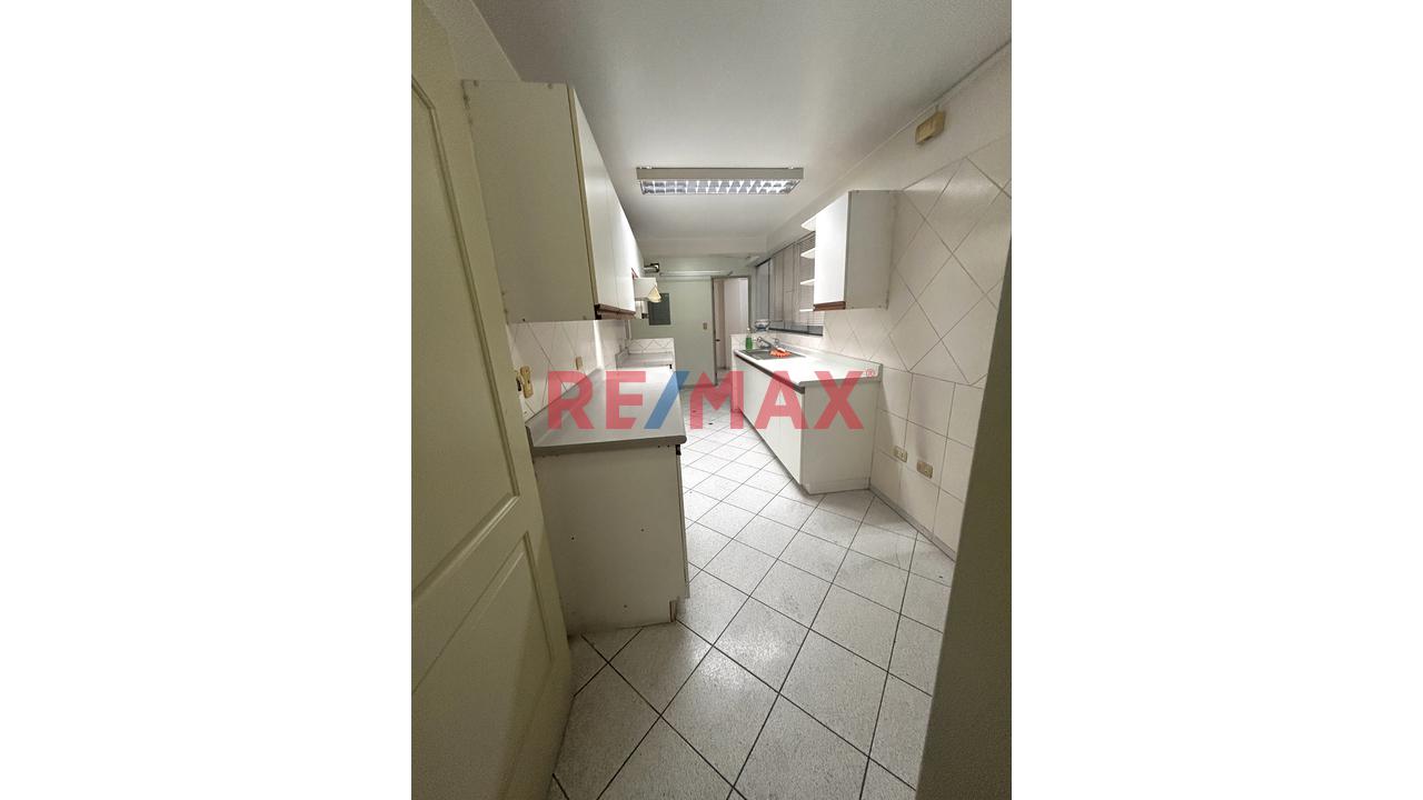 Vendo Departamento En Primer Piso Frente Al Pentagonito 235.4 M2 (04 Cocheras) — foto 9