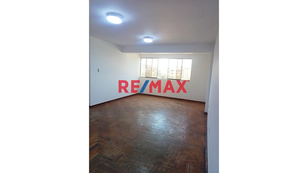 🏢 ¡Oportunidad! Departamento En 4To Piso Con Vista Externa – Av. Malecón Miguel Checa 353 – Horizonte Zárate, Sjl 🌟