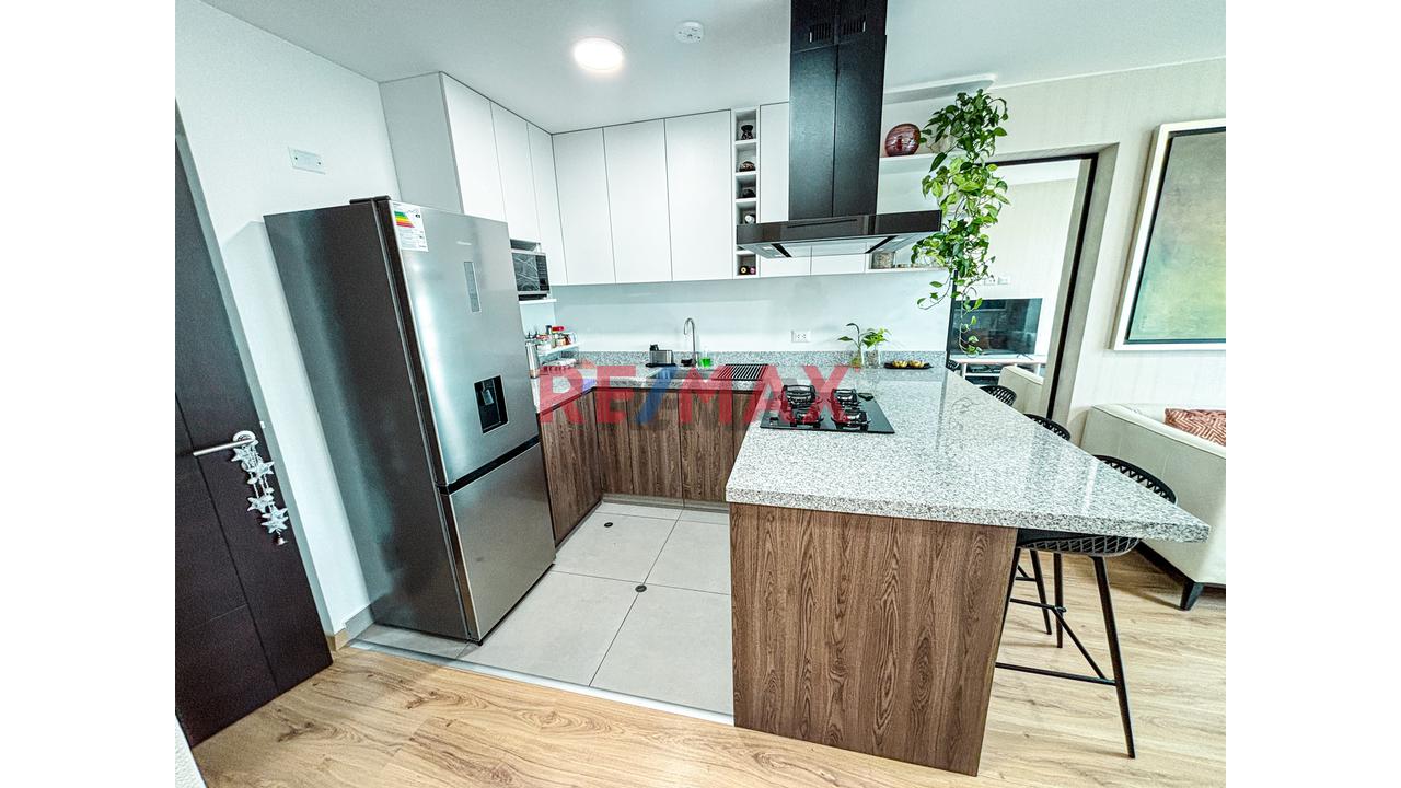 Venta De Moderno Departamento Con Vista A La Ciudad - Surquillo — foto 4