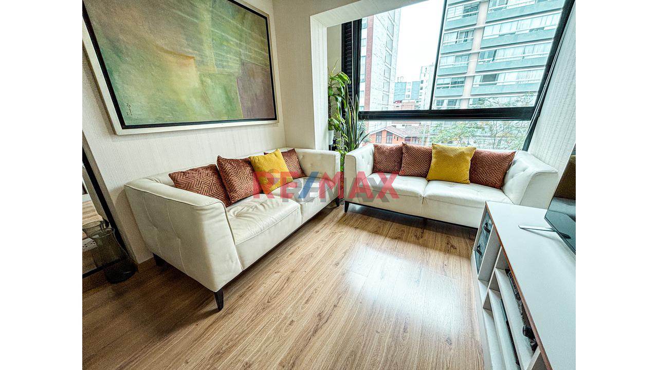 Venta De Moderno Departamento Con Vista A La Ciudad - Surquillo — foto 2