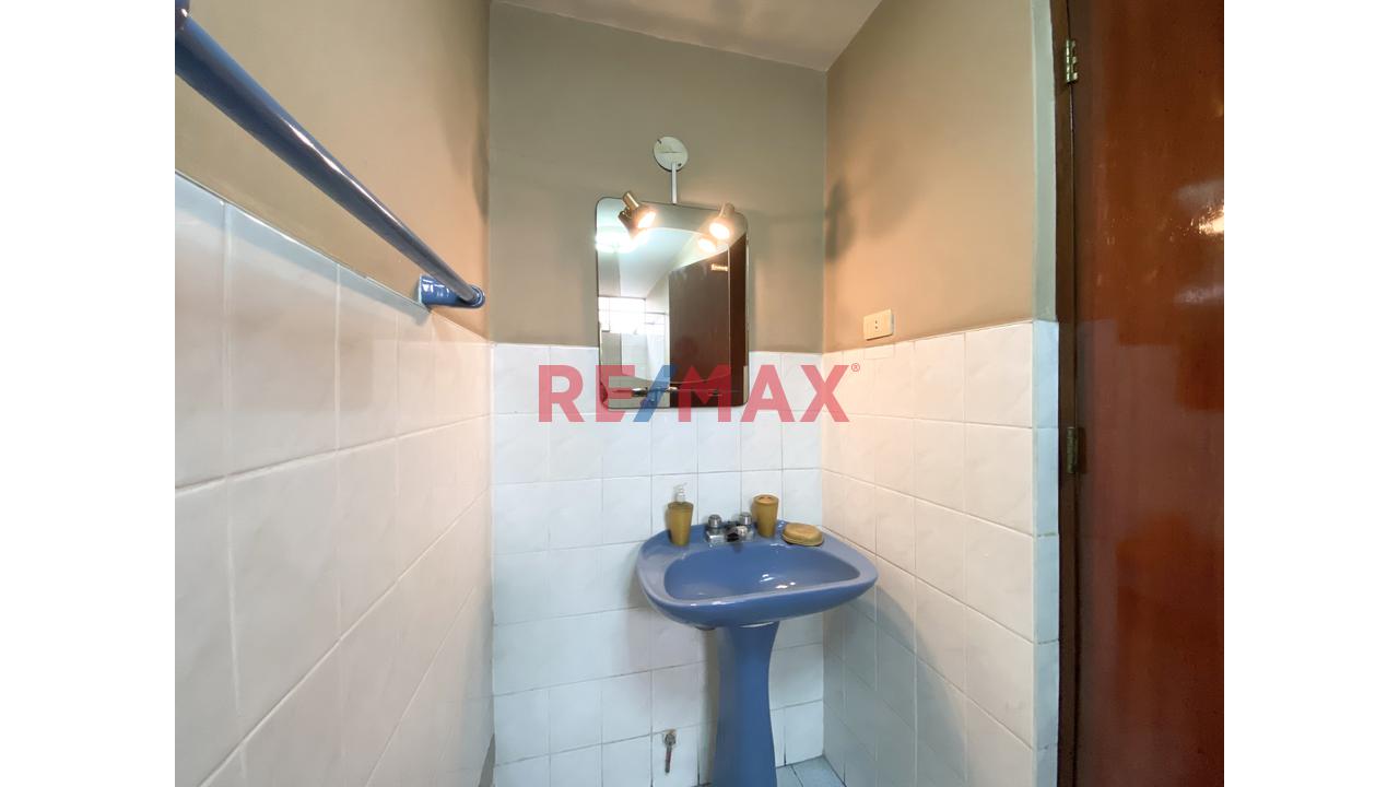 Se Vende Departamento Tipo Casa De 4 Pisos                                       Puerta A La Calle                                  Av. Ignacio Merino Lince — foto 14