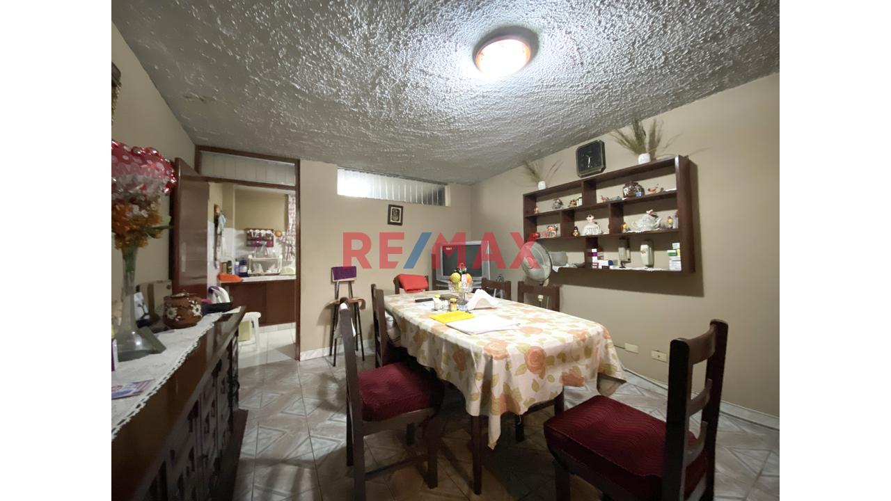 Se Vende Departamento Tipo Casa De 4 Pisos                                       Puerta A La Calle                                  Av. Ignacio Merino Lince — foto 2