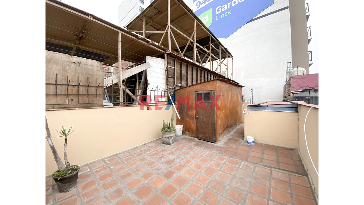 Se Vende Departamento Tipo Casa De 4 Pisos                                       Puerta A La Calle                                  Av. Ignacio Merino Lince — foto 9