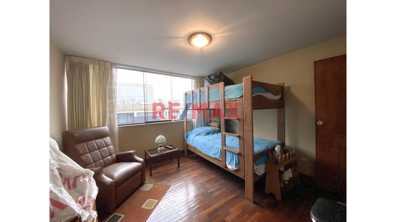 Se Vende Departamento Tipo Casa De 4 Pisos                                       Puerta A La Calle                                  Av. Ignacio Merino Lince — foto 6