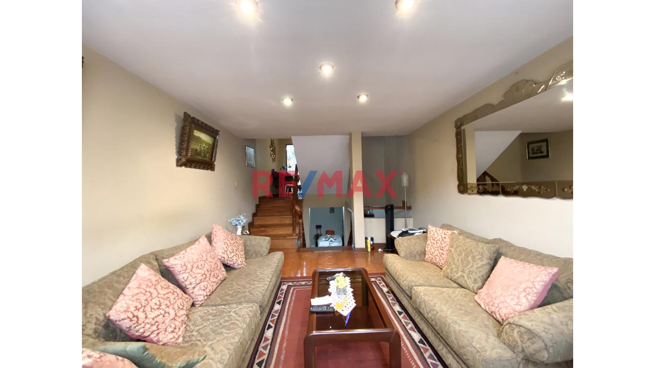 Se Vende Departamento Tipo Casa De 4 Pisos                                       Puerta A La Calle                                  Av. Ignacio Merino Lince — foto 12