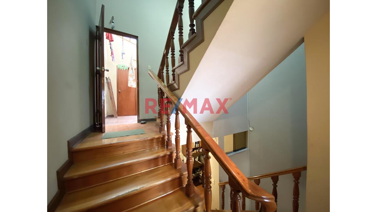 Se Vende Departamento Tipo Casa De 4 Pisos                                       Puerta A La Calle                                  Av. Ignacio Merino Lince — foto 13