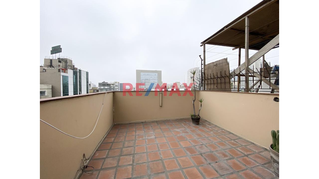 Se Vende Departamento Tipo Casa De 4 Pisos                                       Puerta A La Calle                                  Av. Ignacio Merino Lince — foto 11