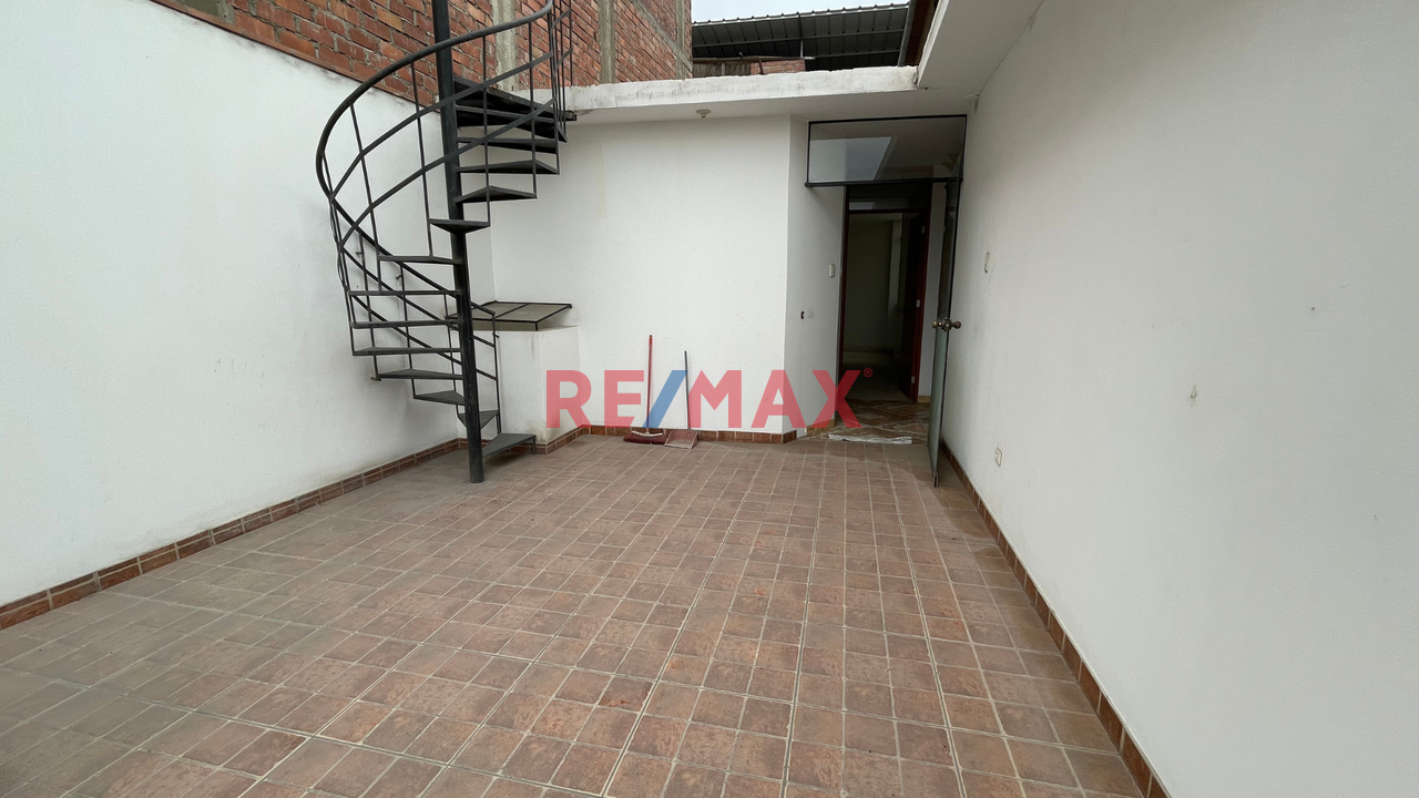 🏡 Casa Familiar De 3 Pisos En Surco – Urbanización Segura Y Tranquila — foto 2