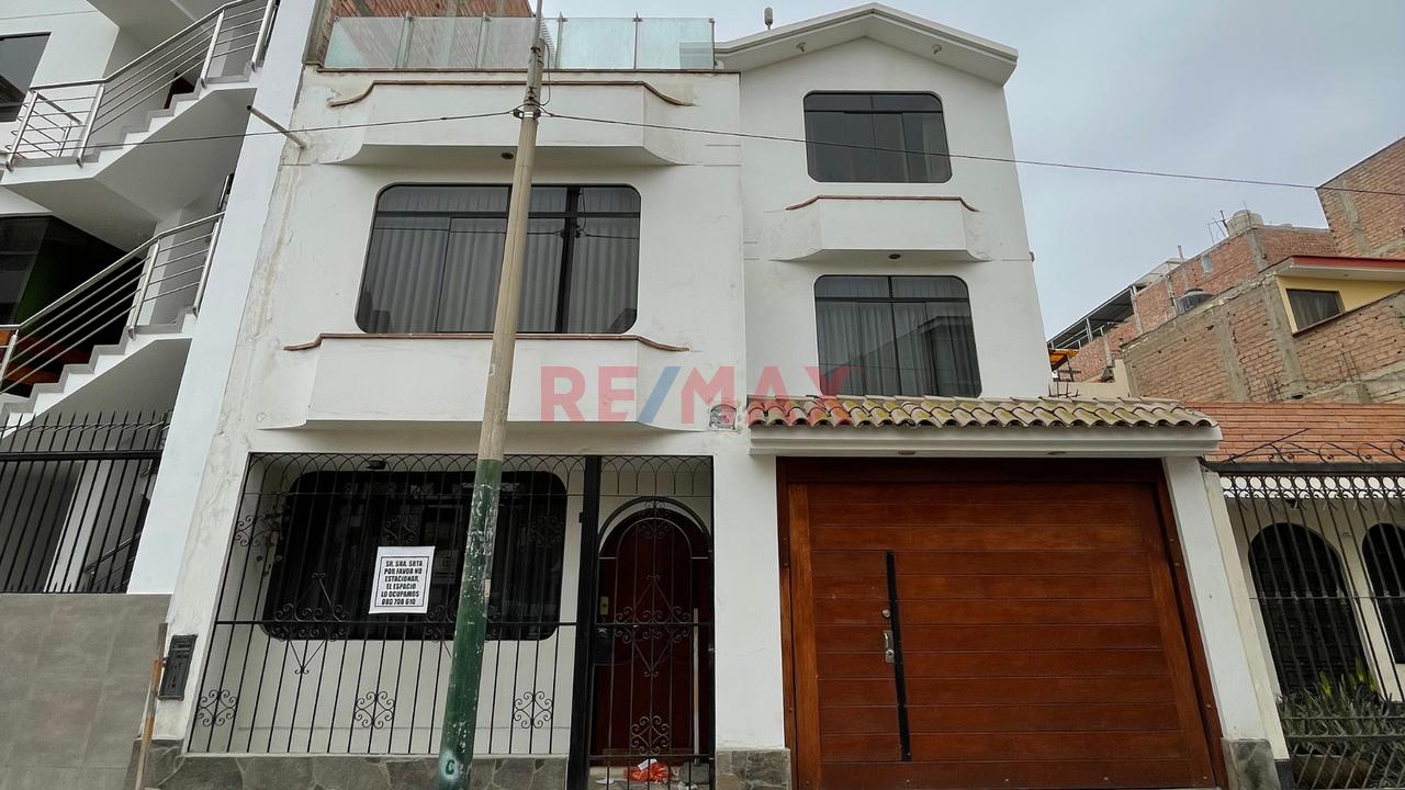 🏡 Casa Familiar De 3 Pisos En Surco – Urbanización Segura Y Tranquila