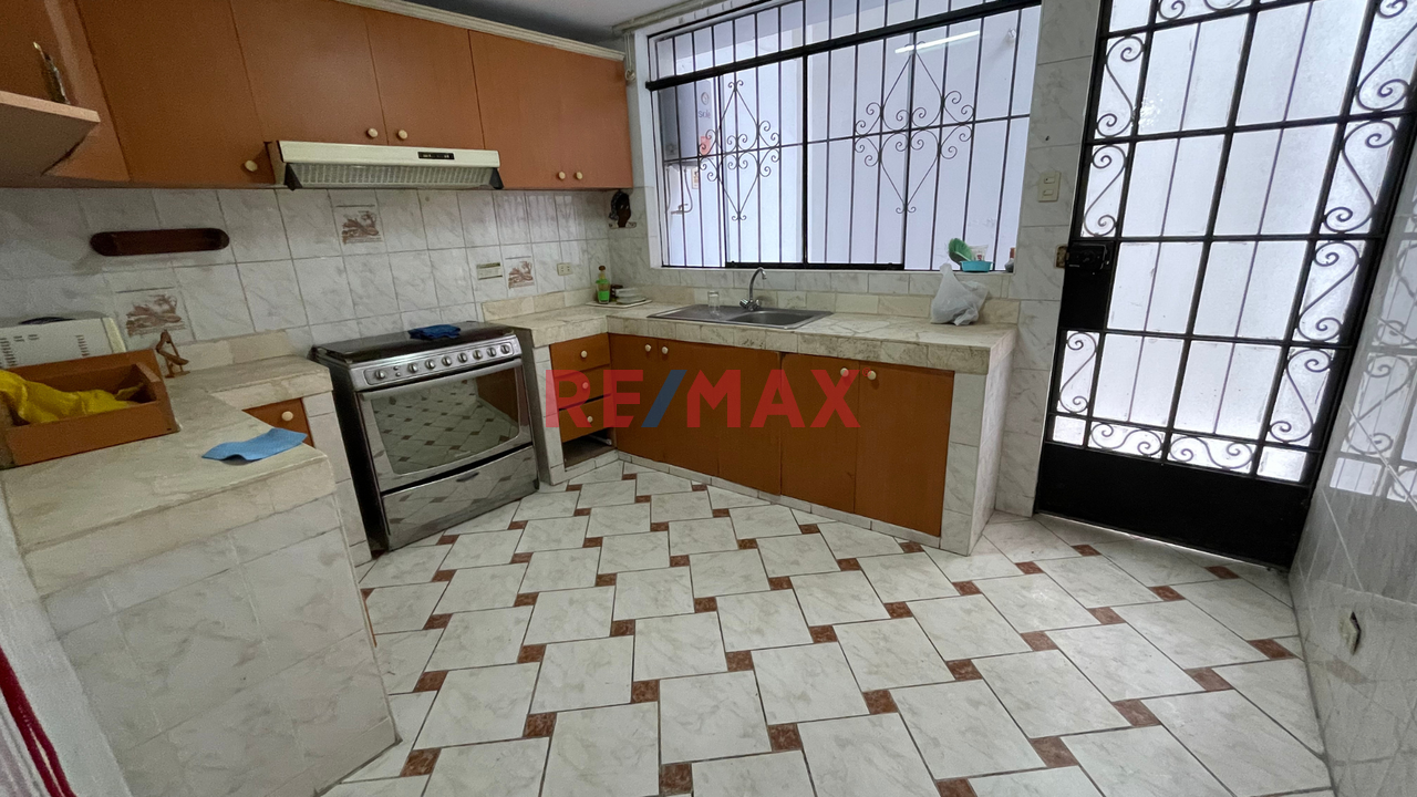 🏡 Casa Familiar De 3 Pisos En Surco – Urbanización Segura Y Tranquila — foto 3