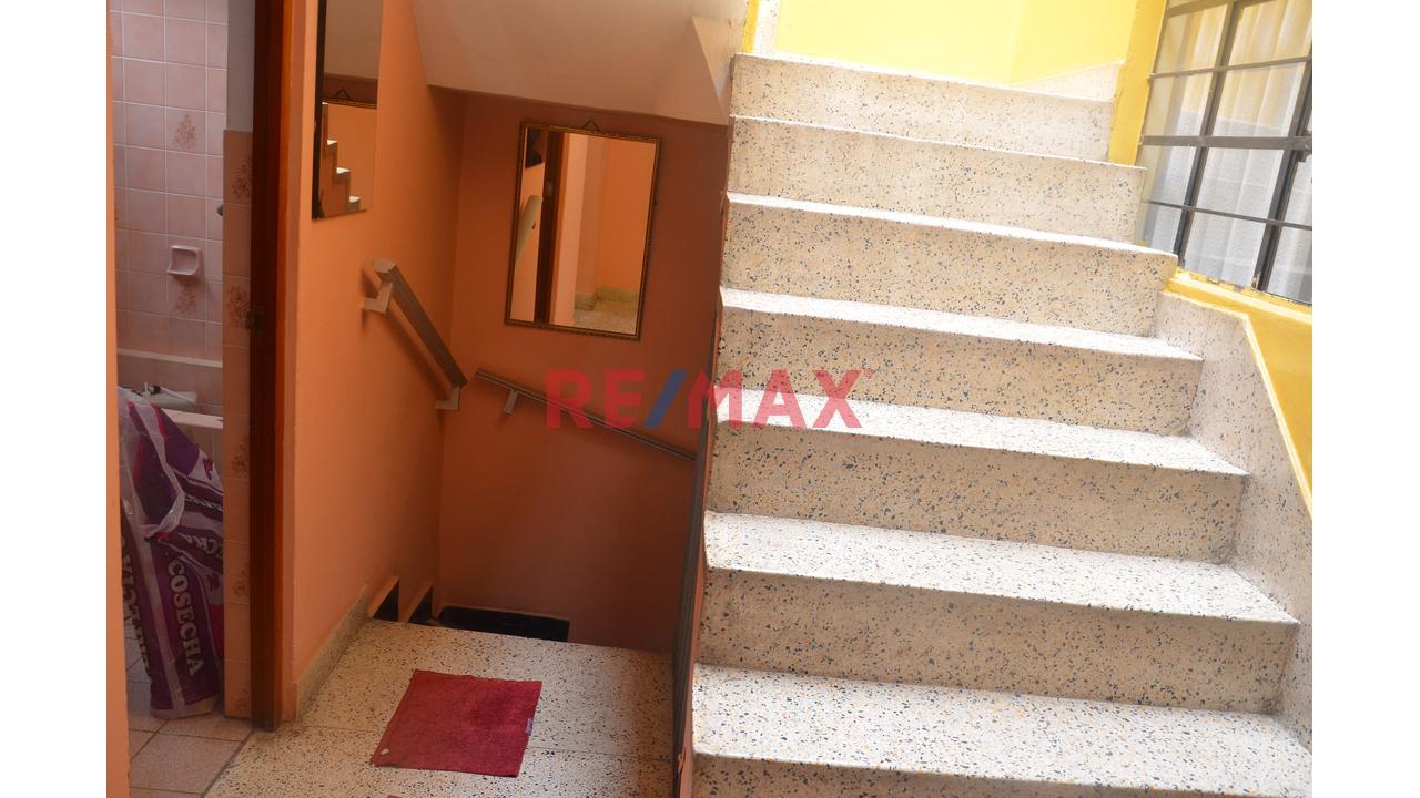 Casa En Venta De 3 Pisos En Smp - 5
