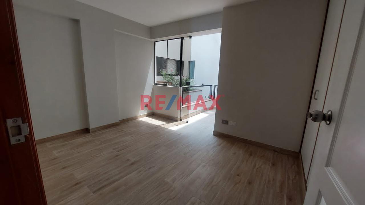 Venta Departamento De 162M2 Alt. Cdra 6 De Roca Bologña Miraflores — foto 14