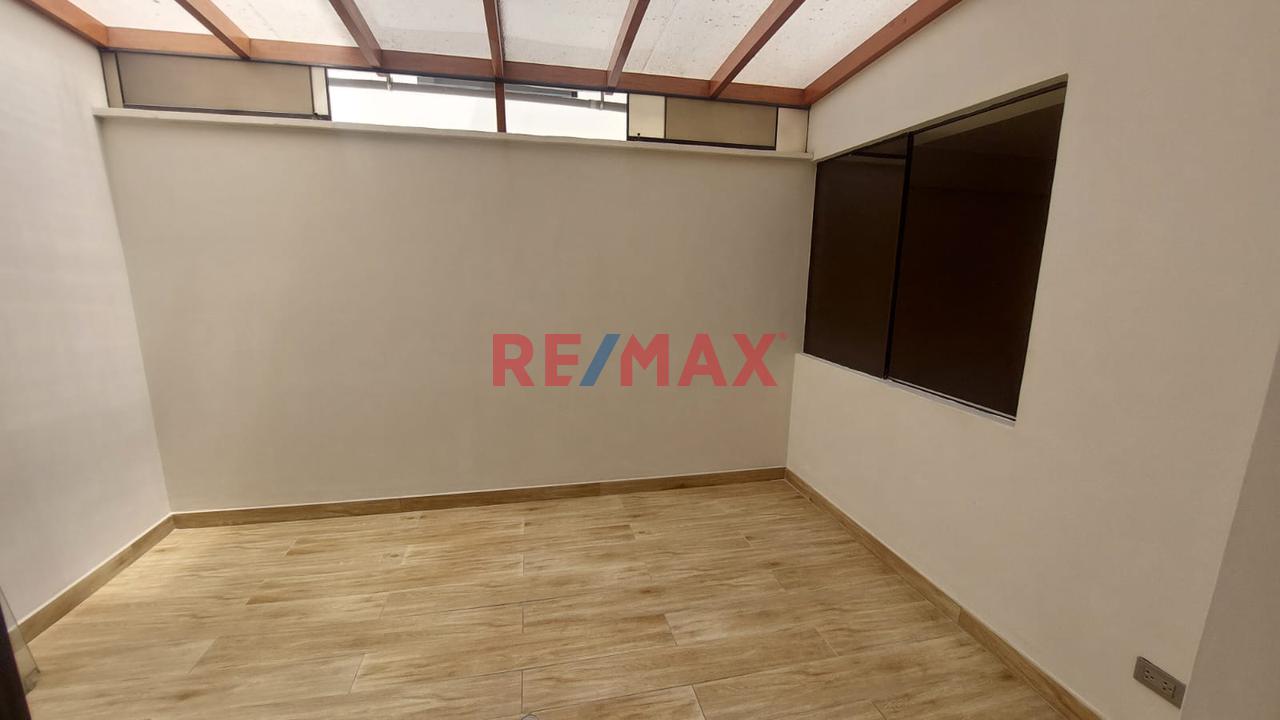 Venta Departamento De 162M2 Alt. Cdra 6 De Roca Bologña Miraflores — foto 11