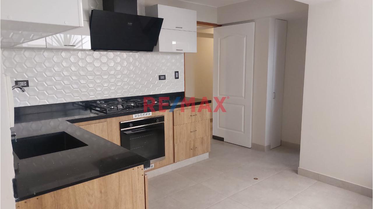 Venta Departamento De 162M2 Alt. Cdra 6 De Roca Bologña Miraflores — foto 9