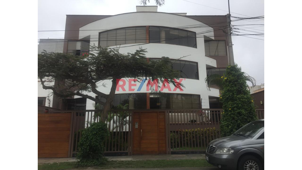 Venta Departamento De 162M2 Alt. Cdra 6 De Roca Bologña Miraflores — foto 2