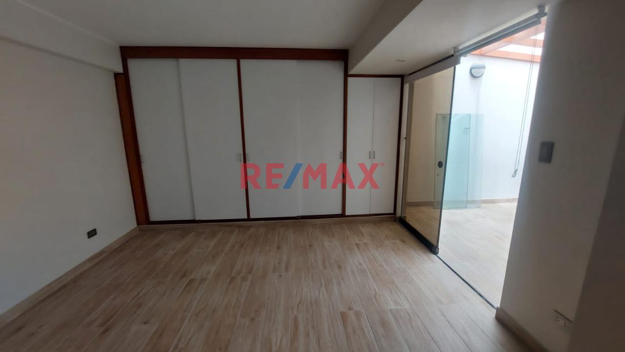 Venta Departamento De 162M2 Alt. Cdra 6 De Roca Bologña Miraflores — foto 8