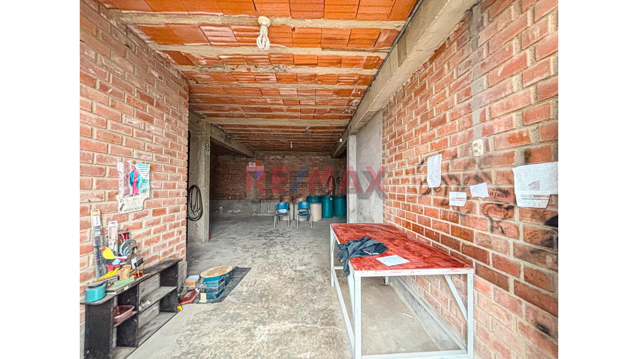 Almacen Con Oficinas Y Patio De Maniobras -1000 M2 (Uso Industrial Ligero/Logistico) - 12
