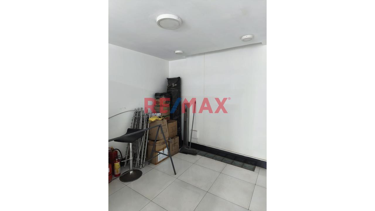 🏢 ¡Atención Empresarios Y Emprendedores! 📍 Alquilo Local Comercial De 4 Pisos 📌 Av. Los Héroes, Cuadra 4 – San Juan De Miraflores - 8
