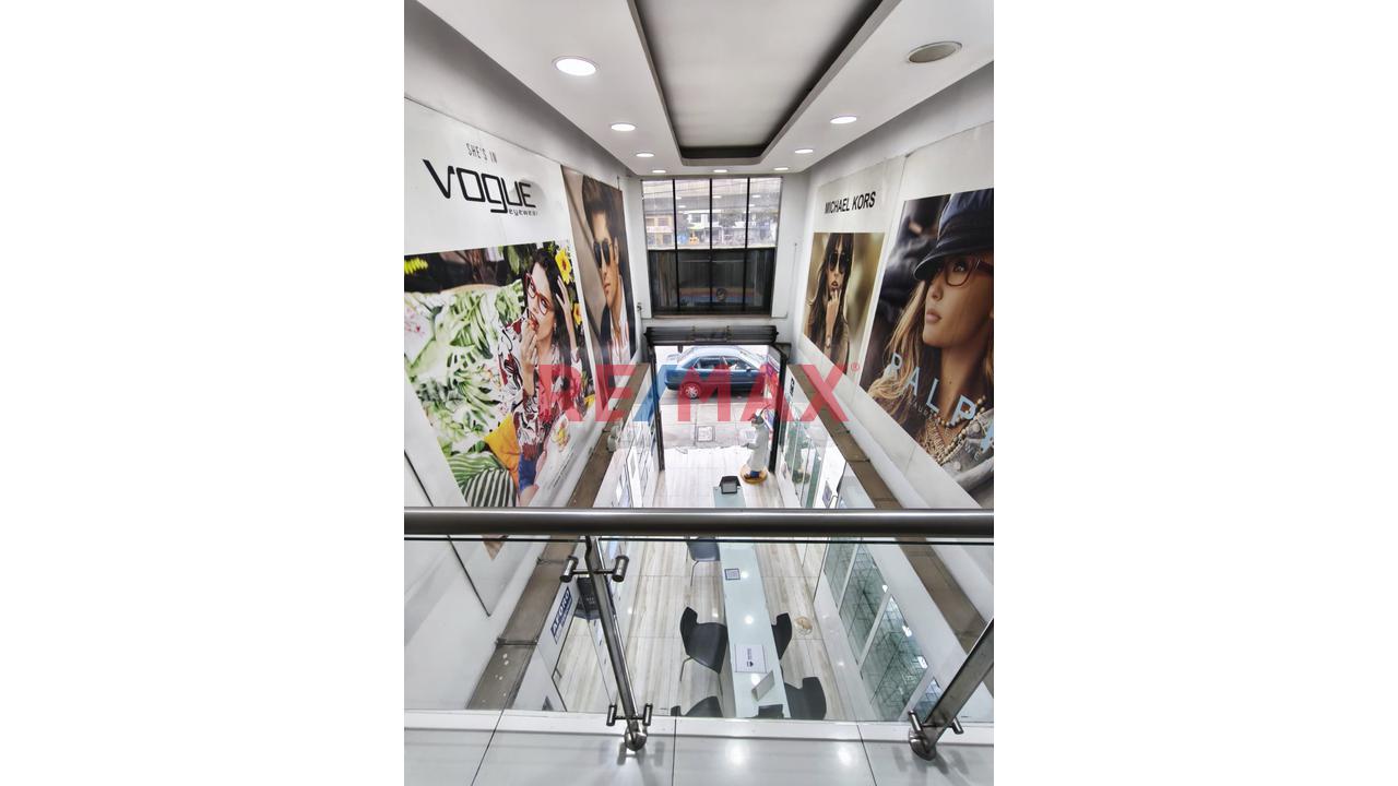 🏢 ¡Atención Empresarios Y Emprendedores! 📍 Alquilo Local Comercial De 4 Pisos 📌 Av. Los Héroes, Cuadra 4 – San Juan De Miraflores - 5
