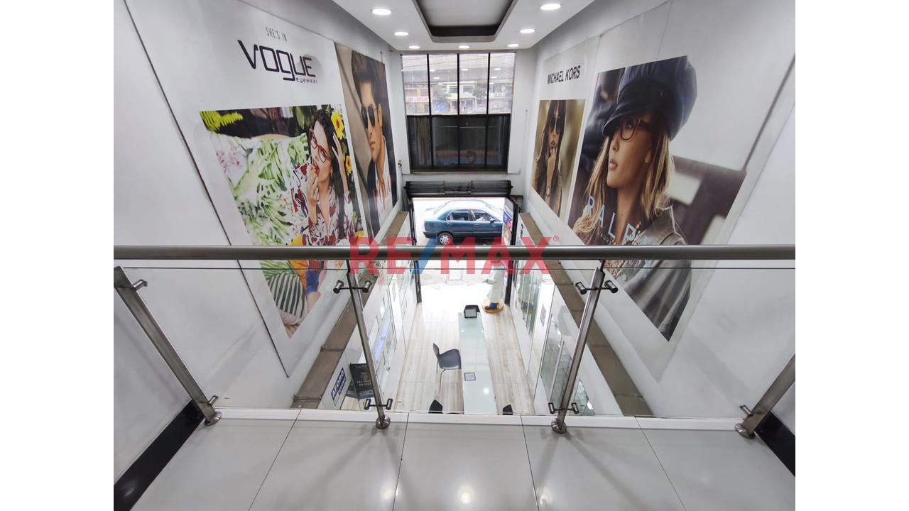 🏢 ¡Atención Empresarios Y Emprendedores! 📍 Alquilo Local Comercial De 4 Pisos 📌 Av. Los Héroes, Cuadra 4 – San Juan De Miraflores - 13